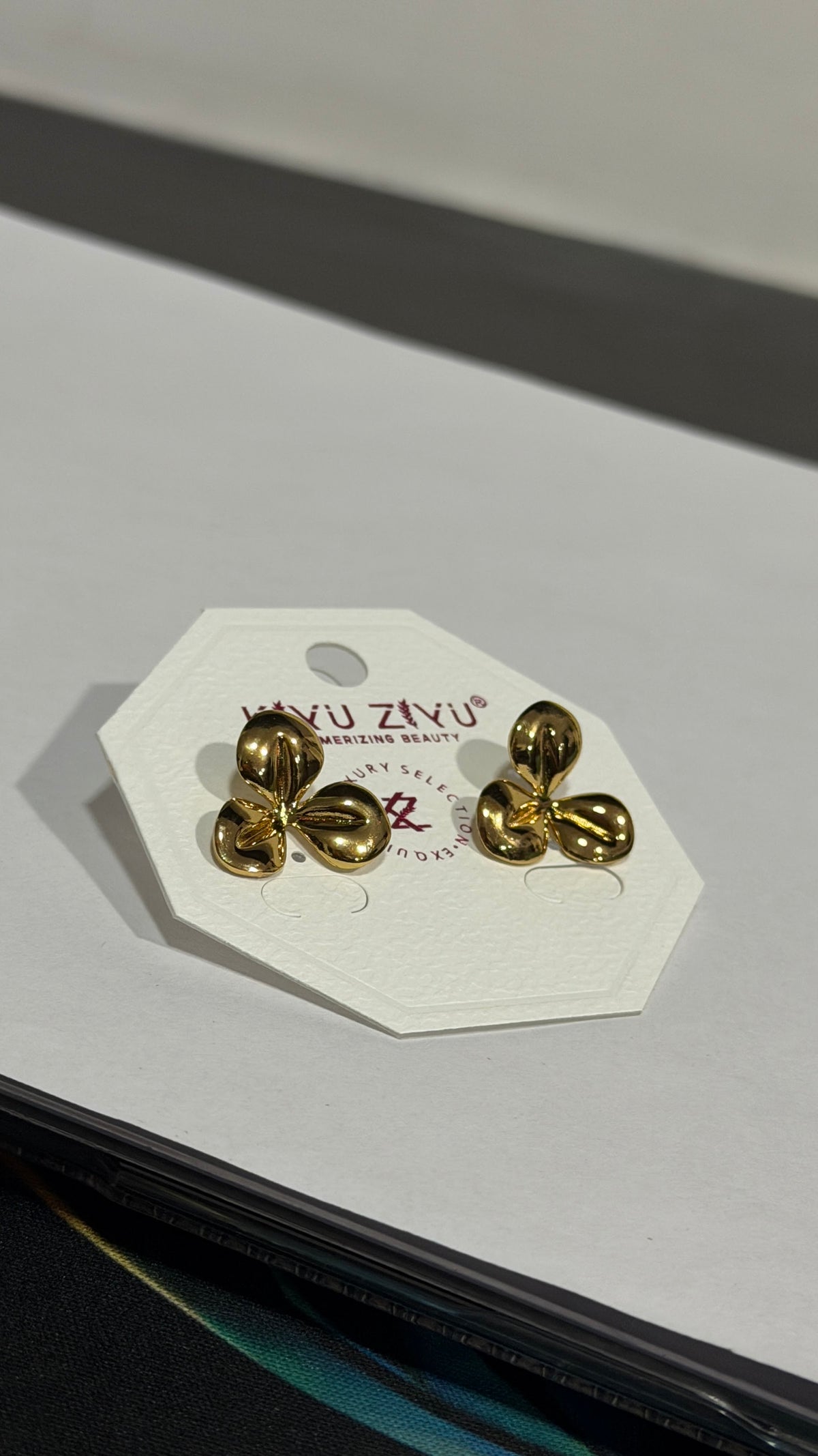 3 Petal Flower Stud - Golden