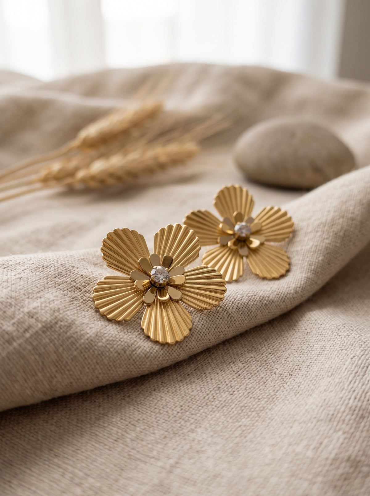 5 Petal Flower Stud - Golden