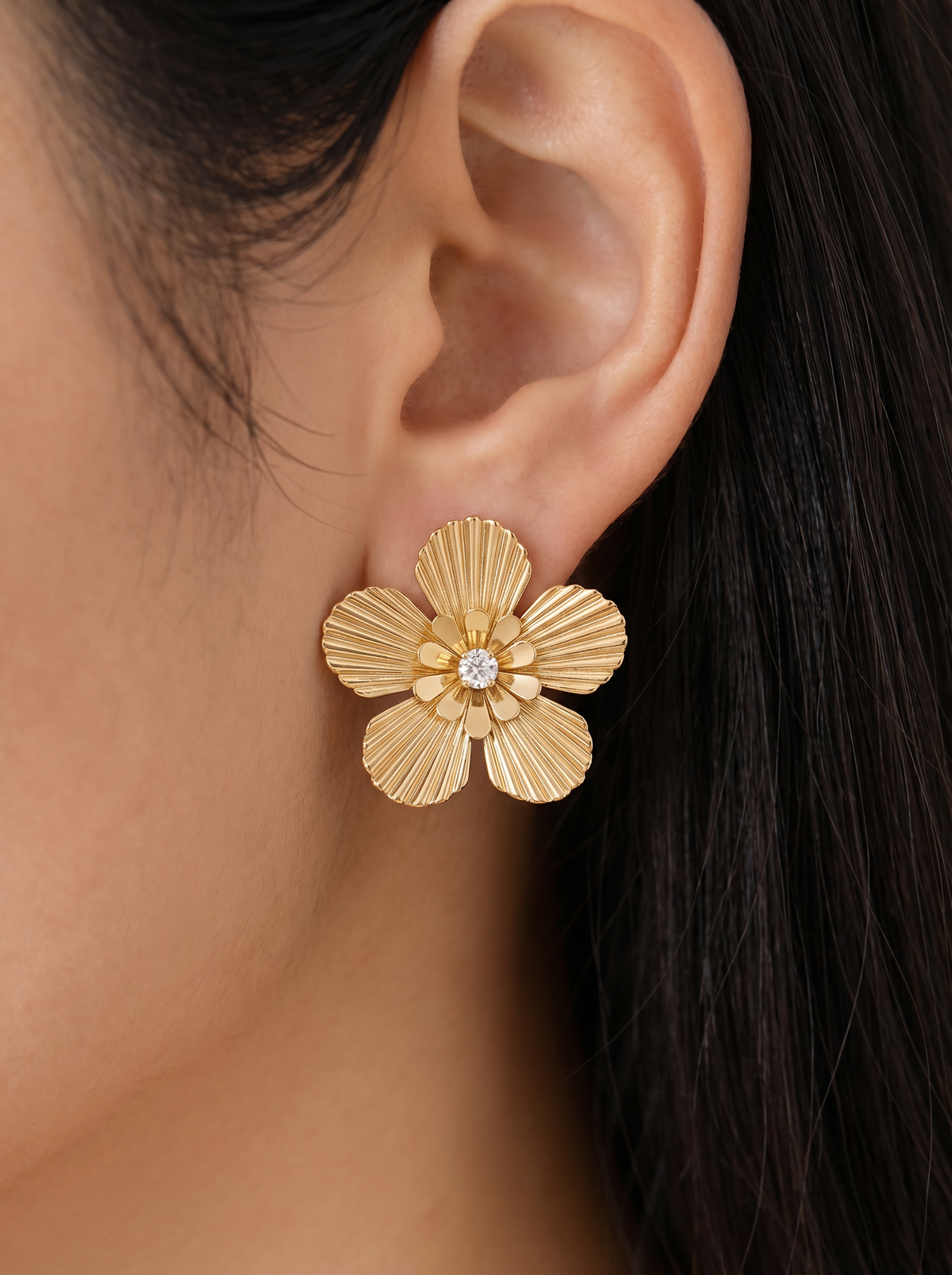 5 Petal Flower Stud - Golden